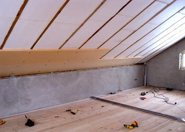 Утепление потолка в частном деревянном доме изнутри и снаружи: какой материал выбрать и как утеплить