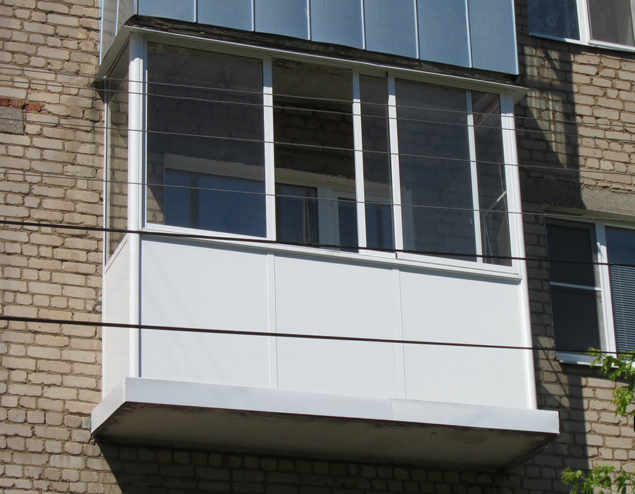 Стоит ли утеплять балкон: плюсы и минусы