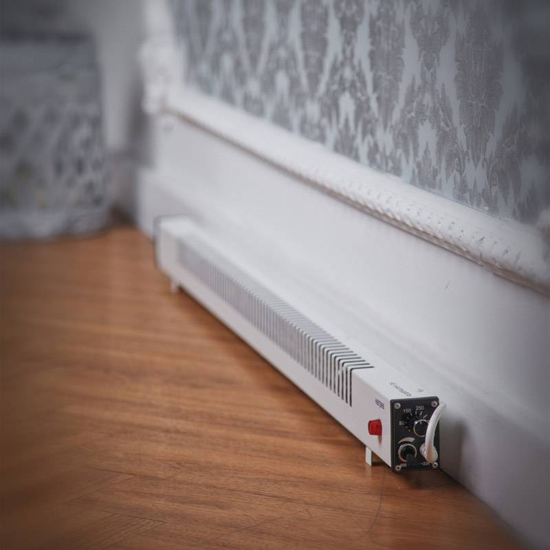 Отопление дома теплым плинтусом — отличие от радиаторов и теплого пола.