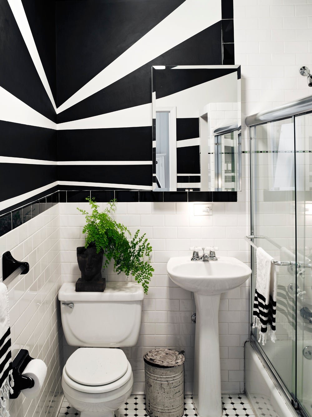 Черно-белая ванная: варианты дизайна и советы по выбору оптимальных сочетаний интерьера (105 фото)