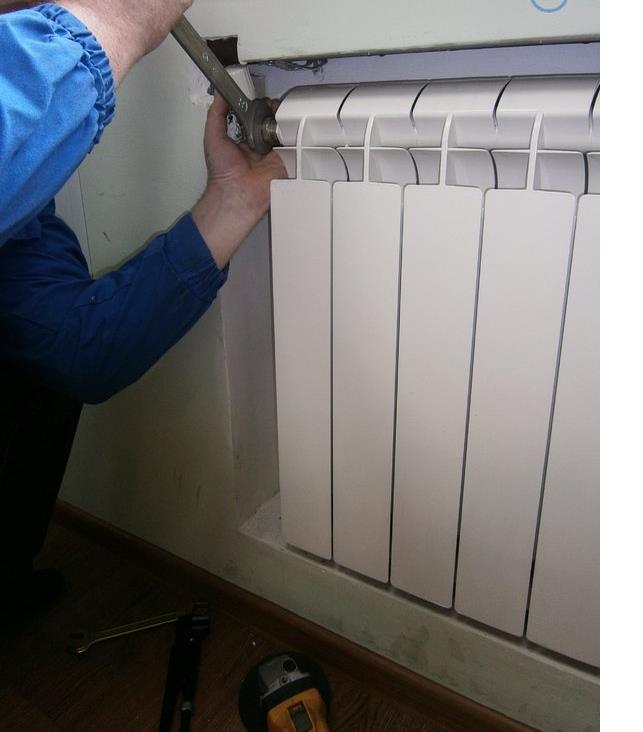 Замена батарей отопления в квартире: кто должен менять сети в мкд по законодательству, как произвести ремонт старых радиаторов тепловой системы бесплатно через жэк?