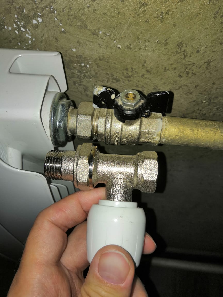 Как правильно выбрать и ставить кран для радиатора системы отопления