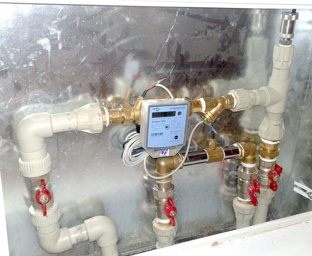 Тепловые счетчики на отопление в многоквартирном доме: общедомовой прибор учета тепла, должен ставить, энергии
