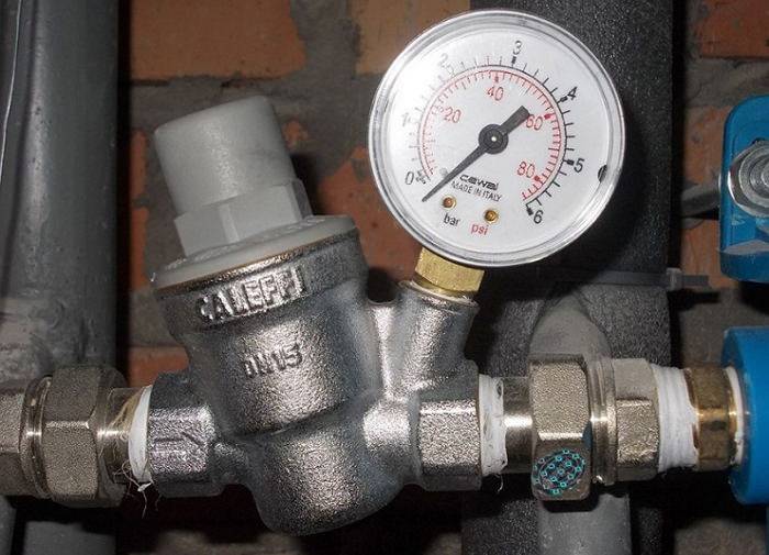 Какова норма давления воды в частном доме и от чего она зависит?