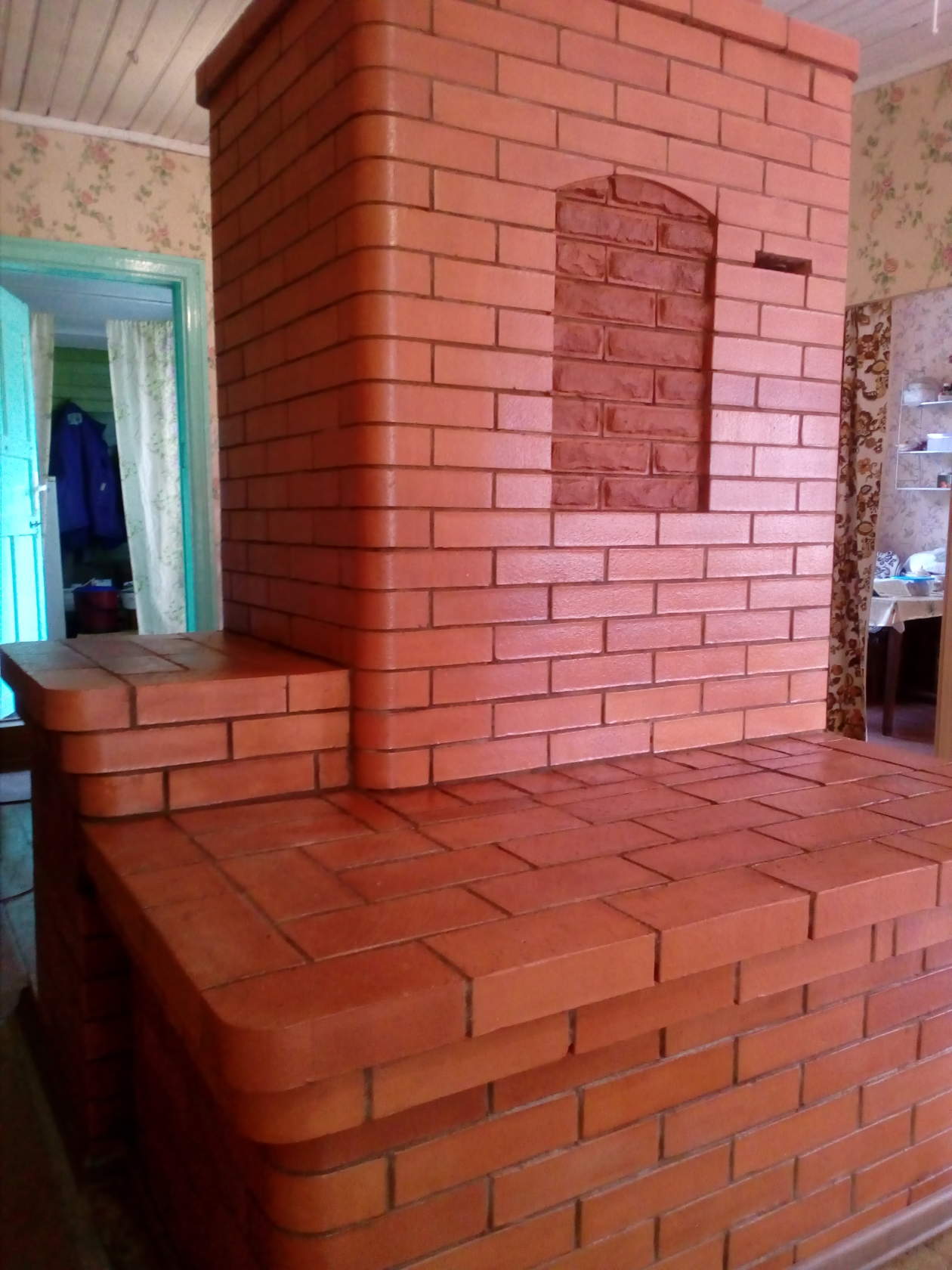 Русская печь с камином и лежанкой — сложная конструкция для большого дома