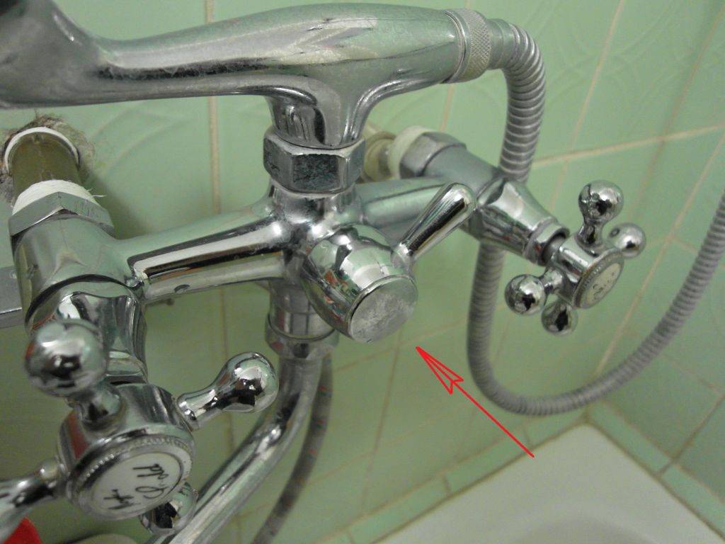 Ремонт своими руками: что делать, если в ванной течет смеситель из-под переключателя с душа на кран