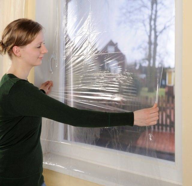 Как утеплить пластиковые окна, если продувает: пошаговая инструкция по уплотнению откосов изнутри и снаружи, подоконника и стекла на зиму