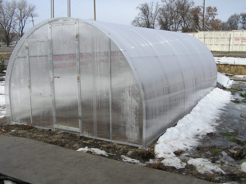 Отопление теплицы из поликарбоната зимой: методы, их особенности, видео и создание своими руками