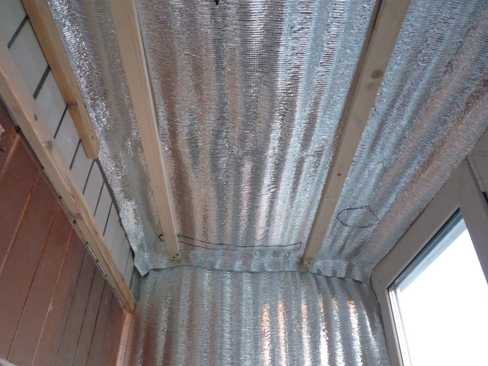 Утепление потолка, крыши балкона или лоджии - фото