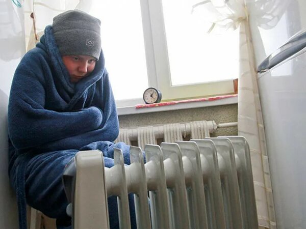 Холодные батареи в квартире: что делать и куда жаловаться, если не греет радиатор или нет отопления в одной комнате, куда обращаться и звонить, если отключили тепло?