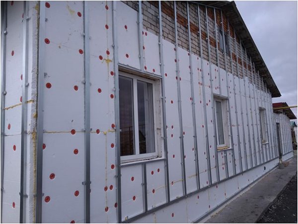 Утепление стен из пеноблоков снаружи под сайдинг: правильная технология теплоизоляции и отделка фасада пенобетонного дома изнутри
