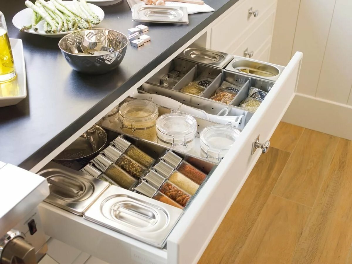 Какие вещи нельзя хранить на кухонной столешнице?