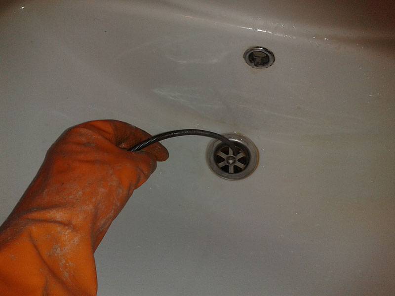 Как прочистить засор в ванной: проверенные методы