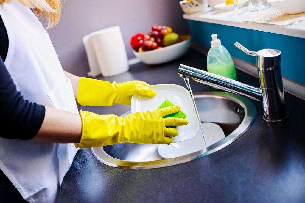 Как быстро помыть посуду: лайфхаки, упрощающие жизнь