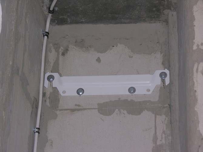 Как повесить и закрепить водонагреватель на стене, особенности крепления к разным материала