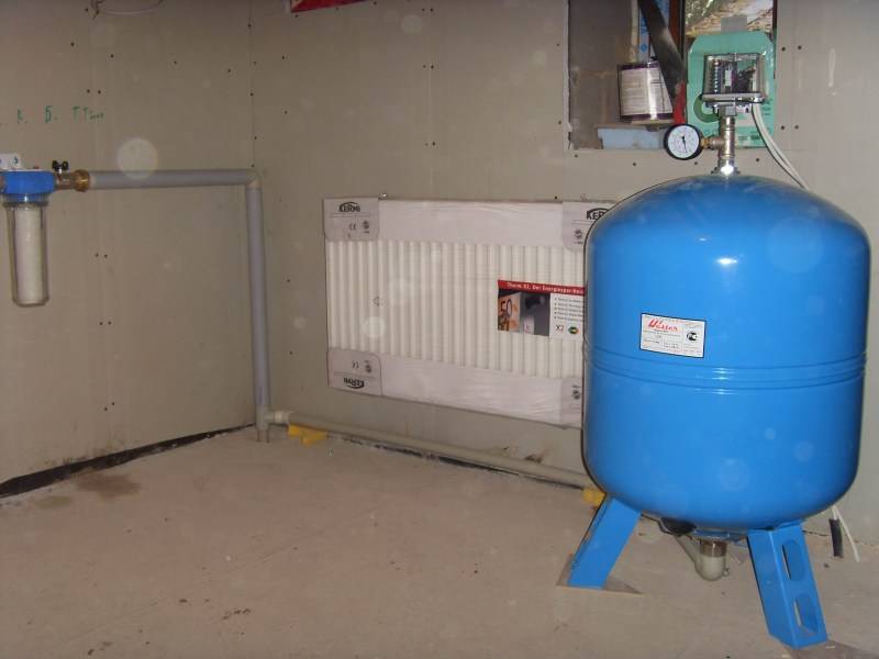 Гидроаккумулятор в системе водоснабжения: как и к чему его нужно подключать?