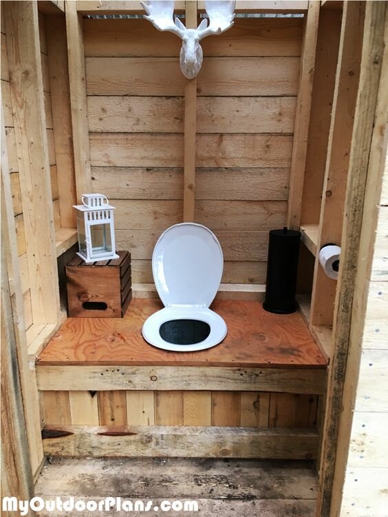 Теплый туалет в деревенском доме: как обогреть санузел на даче