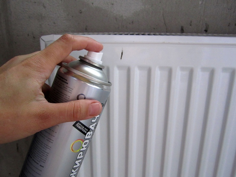 Как снять старую краску с батарей отопления и полностью удалить остатки покрытия?