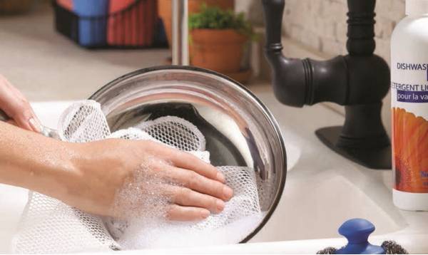 Как вымыть посуду быстро и правильно: какие средства использовать