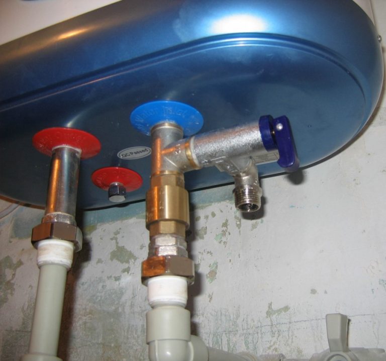 Как необходимо сливать воду с водонагревателя?
