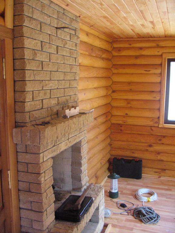 Как правильно установить камин в деревянном доме?