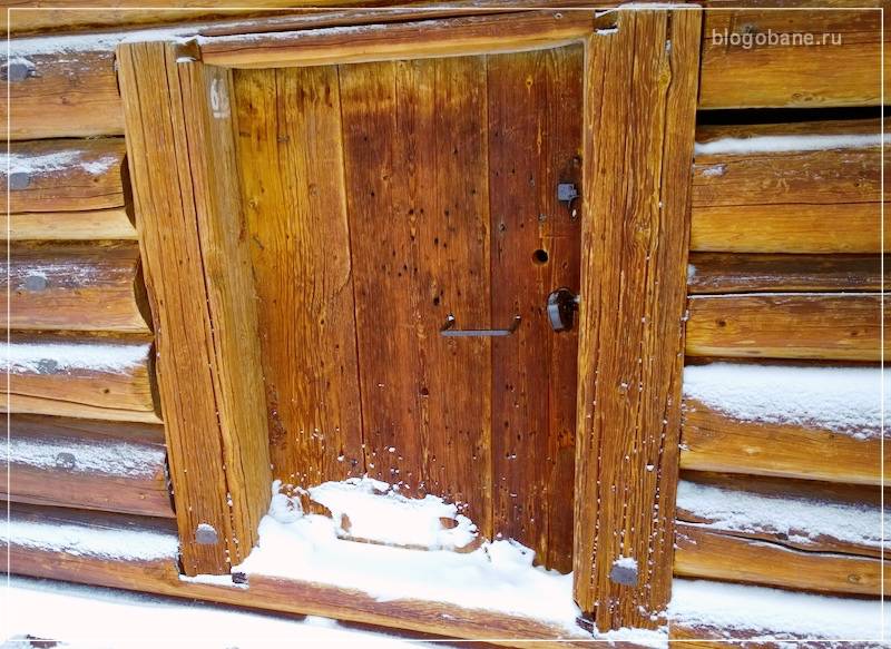 Как утеплить деревянную дверь в частном доме: виды материалов, как сделать теплоизоляцию своими руками