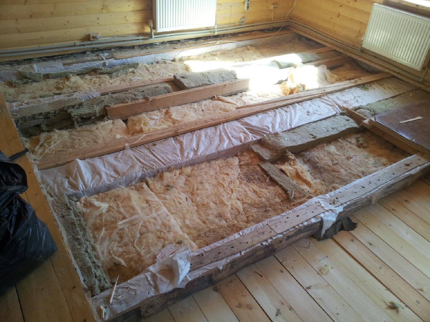 Утепление пола в деревянном доме: обзор технологии проведения теплоизоляционных работ