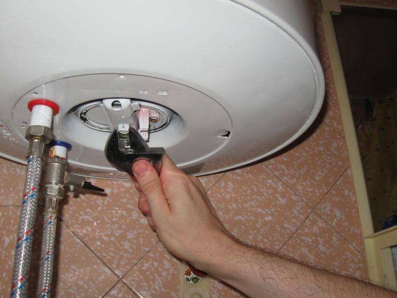 Особенности ремонта водонагревателей Ariston (Аристон): обзор неисправностей и порядок выполнения своими руками