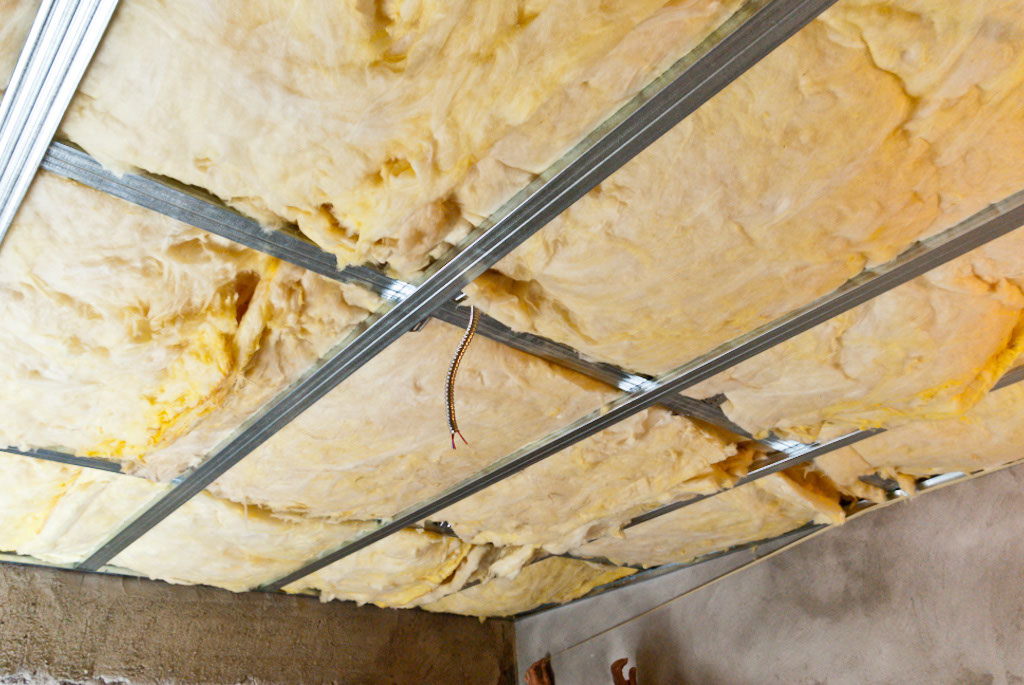 В деревянном доме утепляем потолок: способы