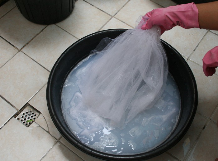 Как постирать шторку для ванной: правила отмывания загрязнений, 15 лучших средств