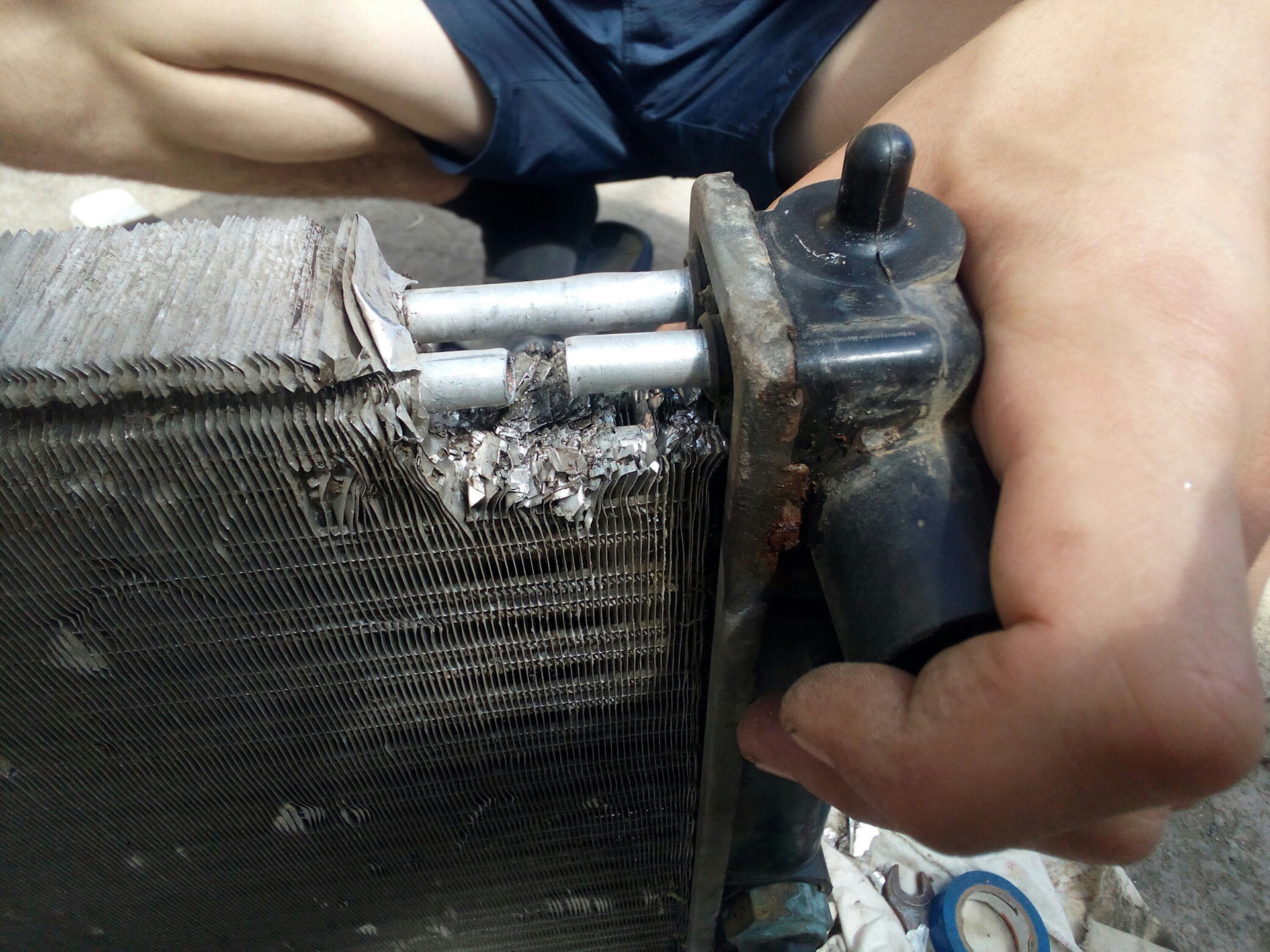 Ремонт алюминиевых радиаторов отопления: делать ли своими руками, почему батарея потекла и не греет, чем заклеить, отремонтировать