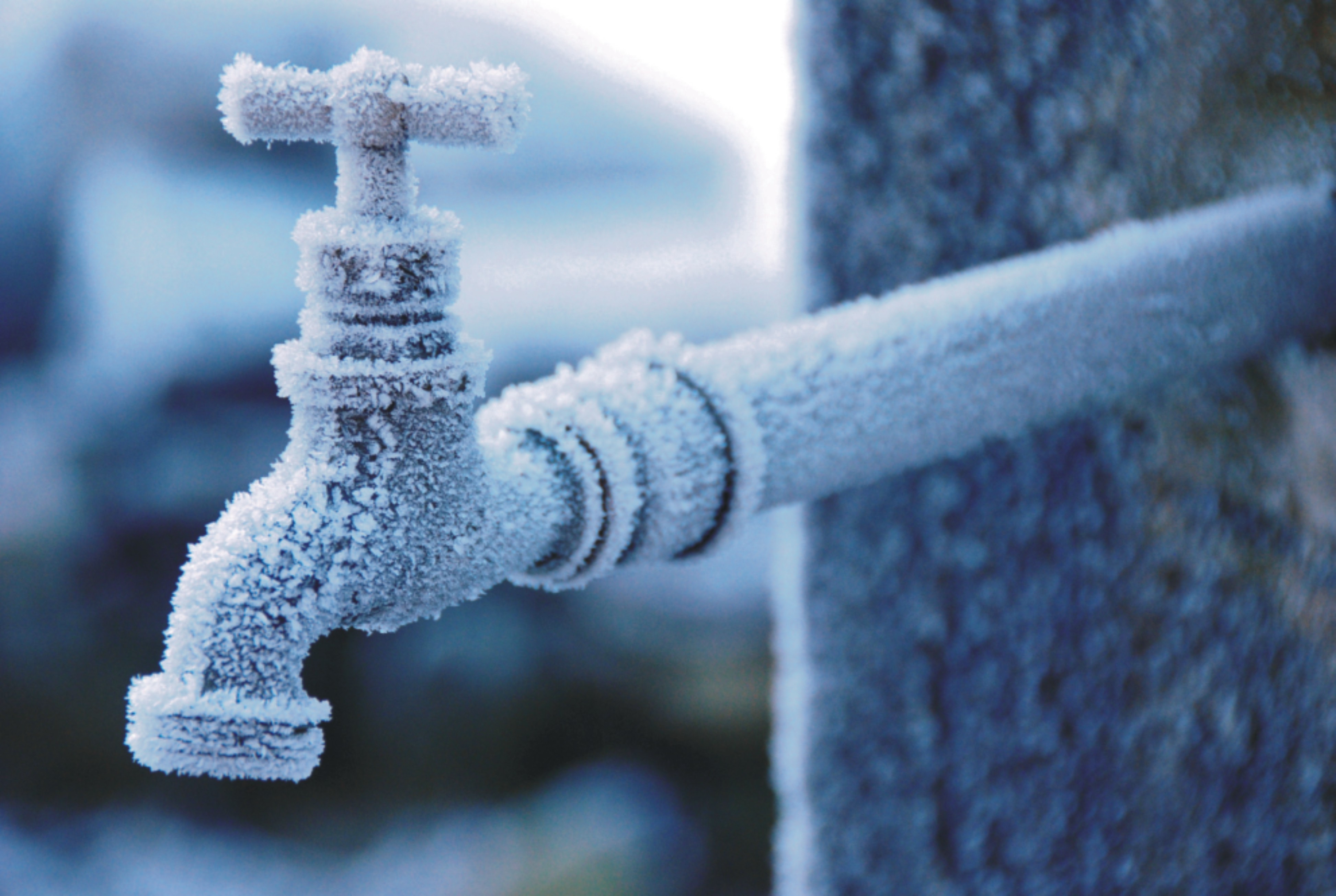 Как отогреть замерзший водопровод: обзор самых эффективных методов