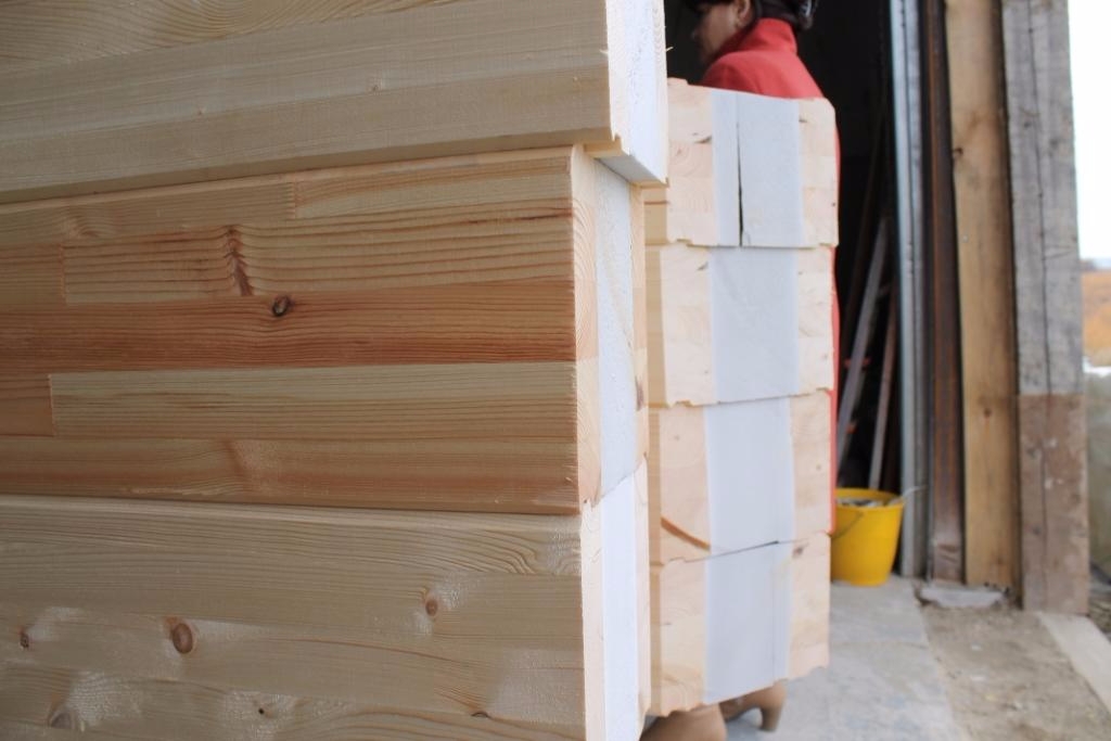 Как утеплить дом из бруса: клееного или деревянного, как правильно, чем лучше, а также нужно ли это делать снаружи стены?