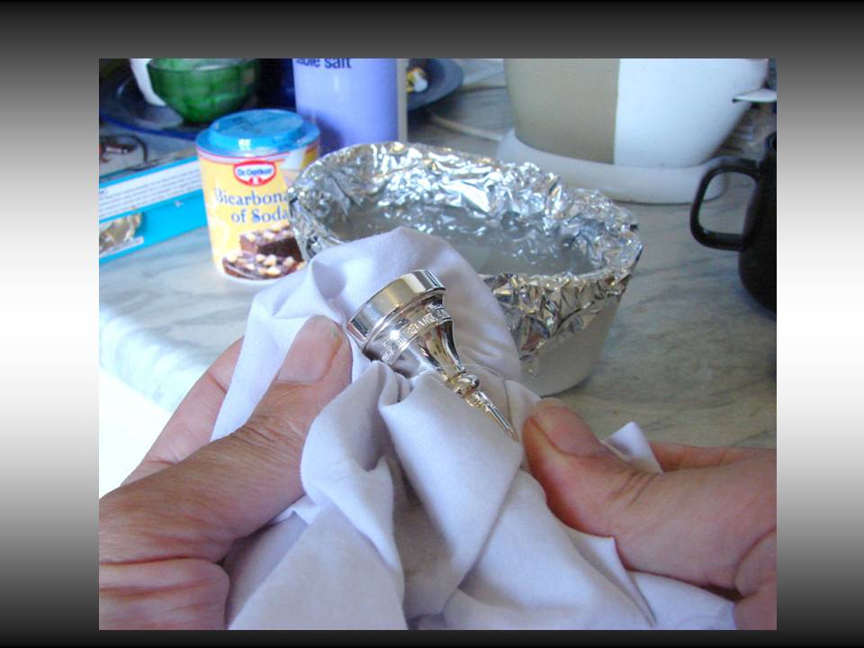Как очистить столовое серебро и украшения в домашних условиях