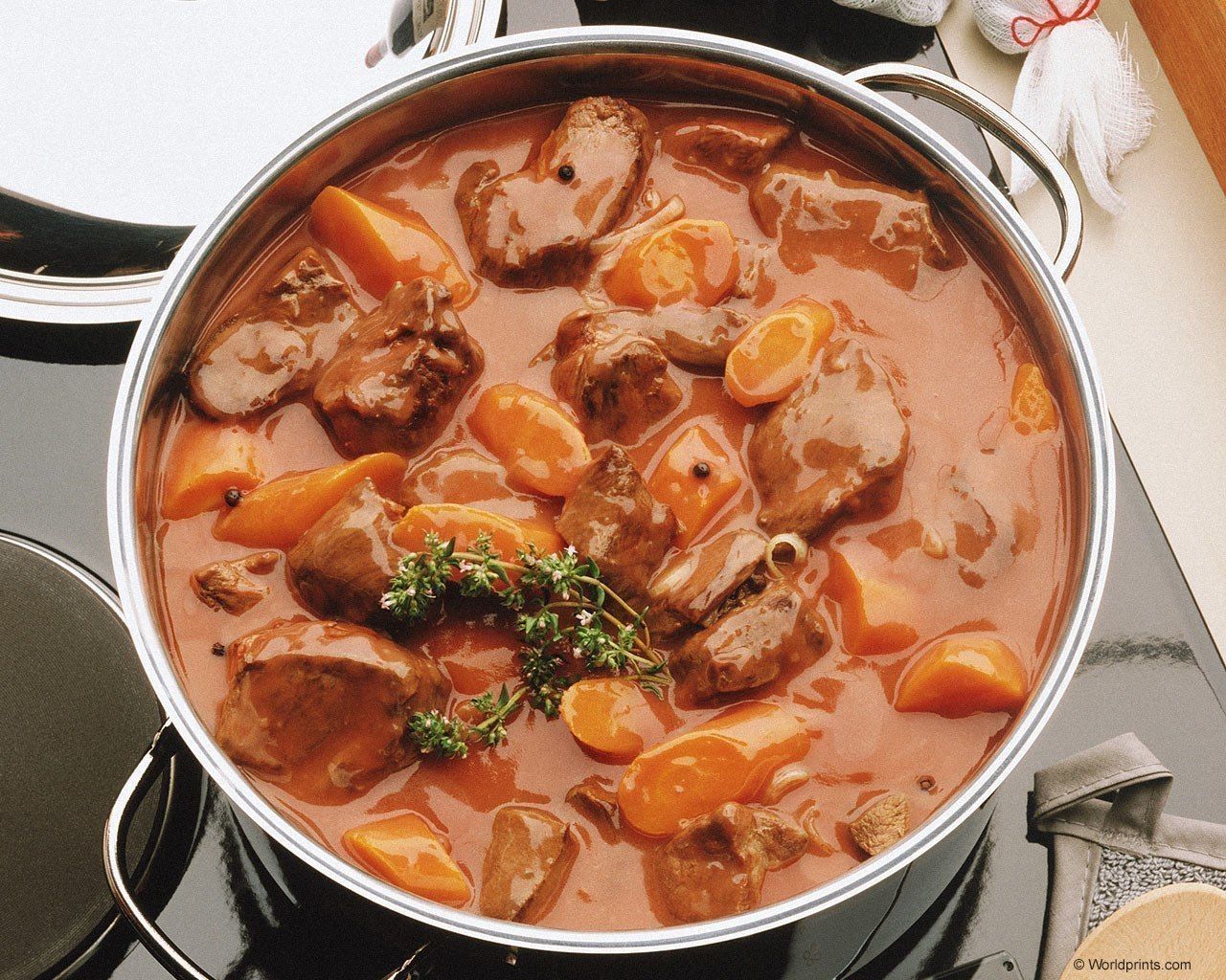 Мясо рецепты. Армянский суп яйни. Тушеное мясо. Блюда из тушеного мяса. Блюда из мяса свинины.