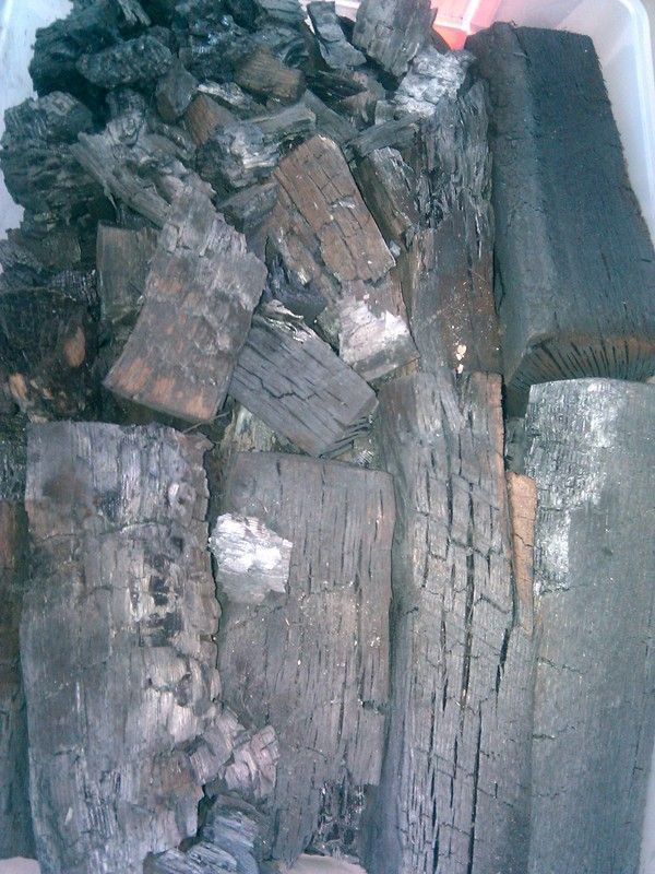 Как сделать древесный уголь своими руками, его свойства и применнение