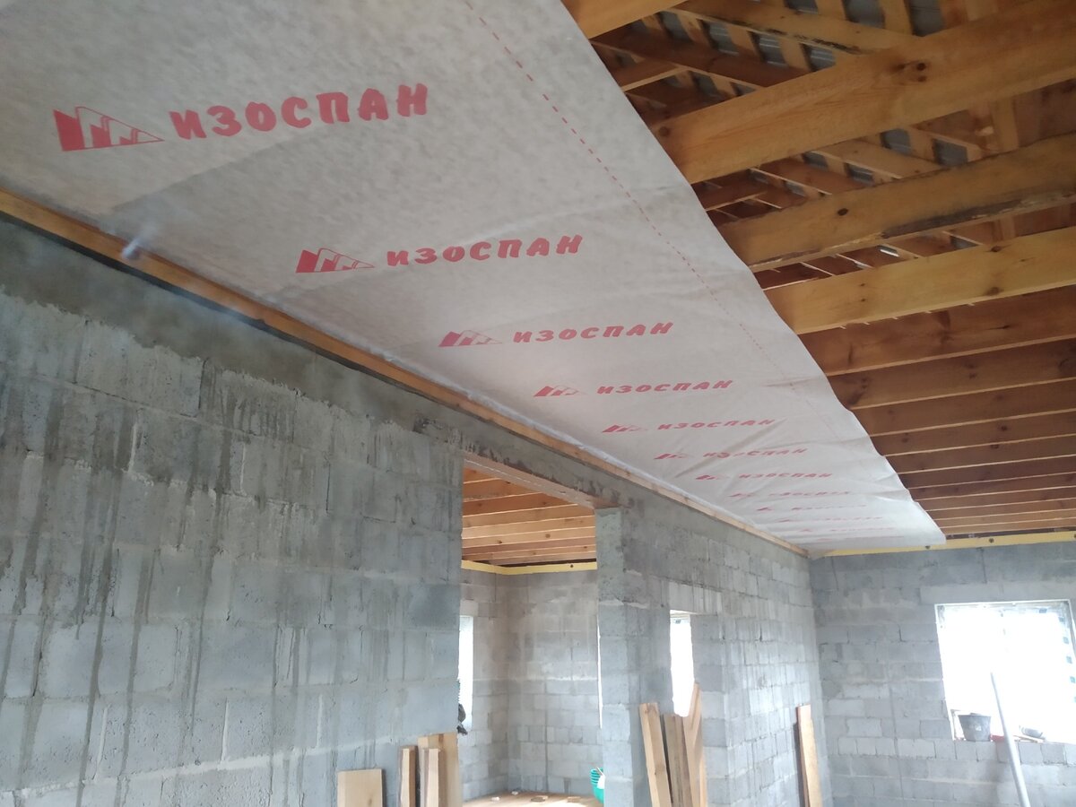 Пароизоляция для потолка в деревянном перекрытии: материалы и особенности монтажа