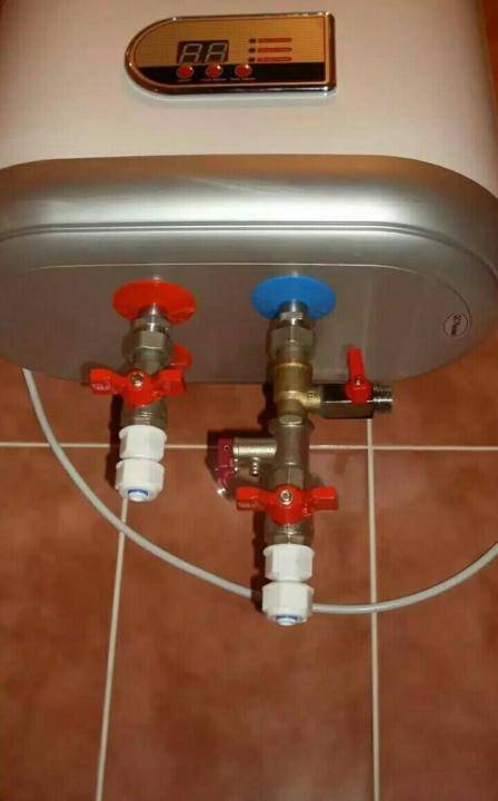 Как самостоятельно установить водонагреватель в доме