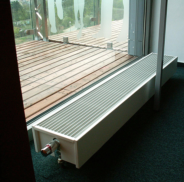 Напольные радиаторы отопления: низкие и встраиваемые в пол, для панорамных окон