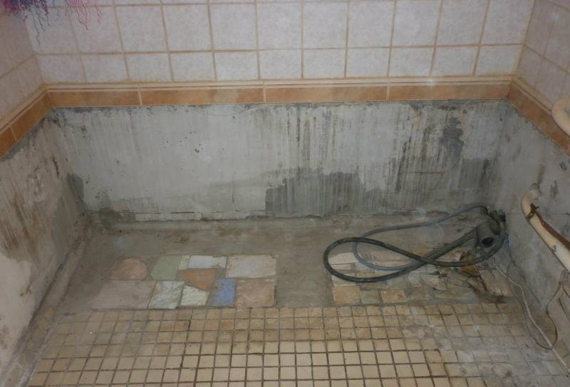 Не обязательно сбивать плитку в ванной: ремонт недорого