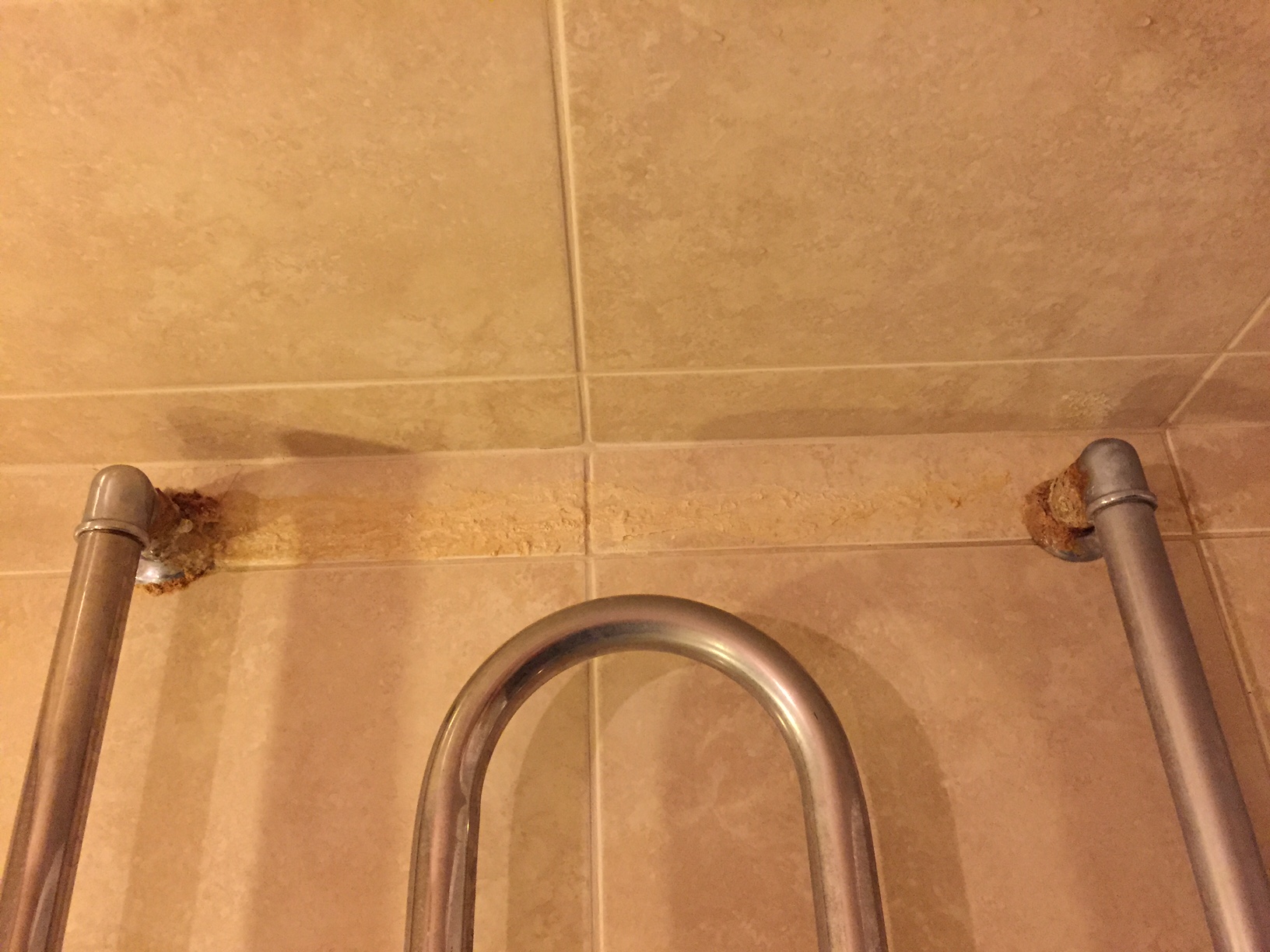 Не греет полотенцесушитель в ванной, что делать: холодный после отключения горячей воды, почему не работает, если нет циркуляции