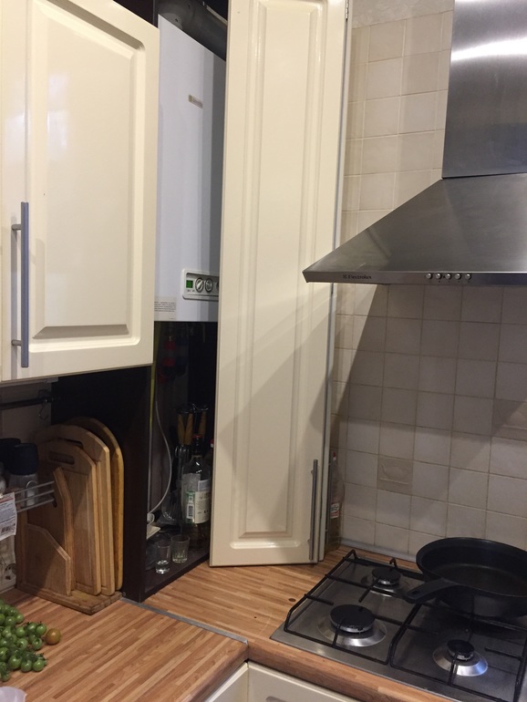 Советы дизайнеров: как спрятать газовую колонку и практично оформить интерьер маленькой кухни | всёокухне.ру