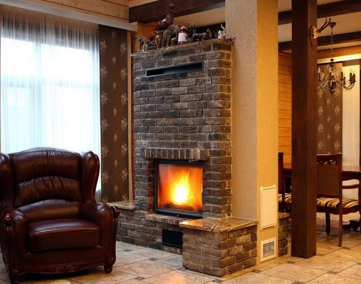 Камины дровяные (57 фото): встраиваемые модели на дровах длительного горения в интерьере гостиной, пеллетные варианты в стиле модерн