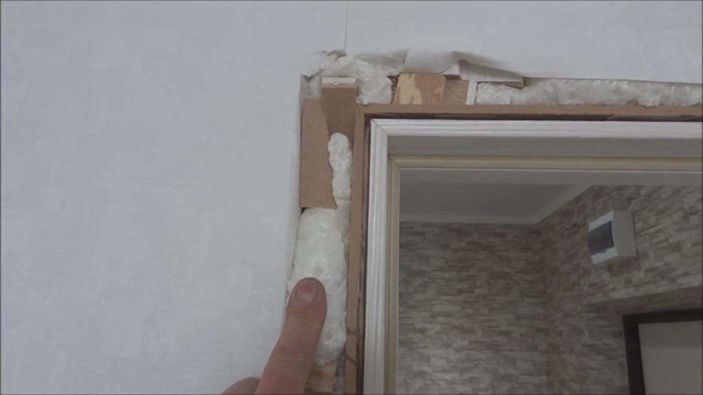 Как и чем утеплить металлическую (железную) входную дверь в частном доме своими руками - видео инструкция