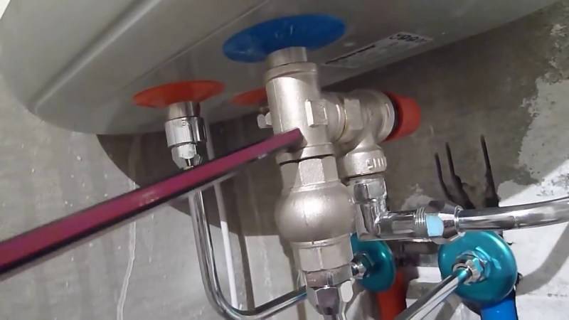 Предохранительный клапан для водонагревателя с регулировкой давления