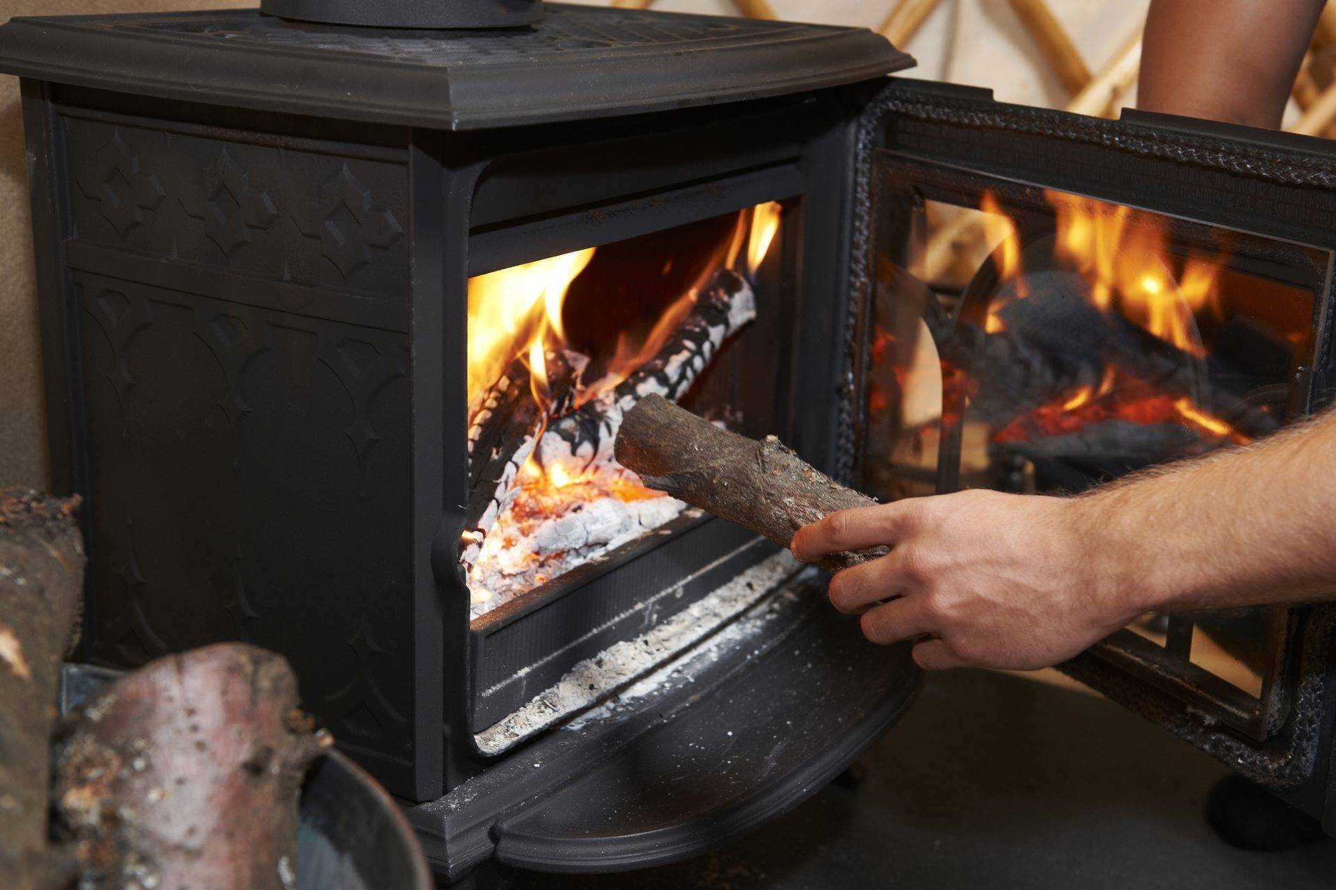 Как правильно топить дровами? 9 способов продлить горение дров, увеличить теплоотдачу и экономить дрова