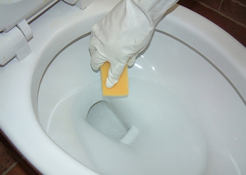 Как почистить унитаз внутри от мочевого камня и чем отмыть, удалить налет / vantazer.ru – информационный портал о ремонте, отделке и обустройстве ванных комнат