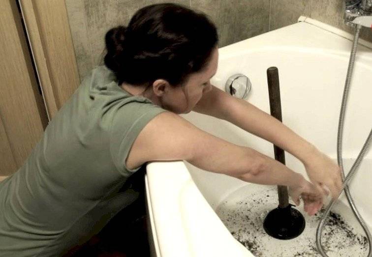 Засор в ванной: причины, методы прочистки в домашних условиях, средства