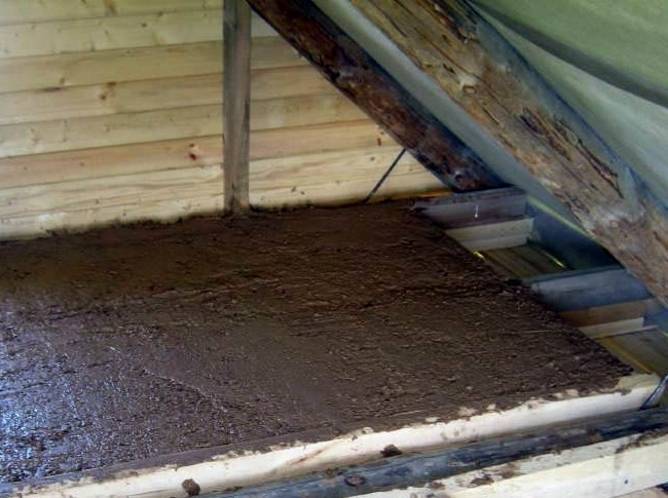 Как утеплить потолок в бане глиной и опилками?