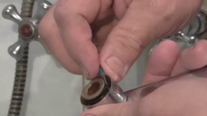 Ремонт протекающего гусака смесителя из под гайки в ванной: основные причины поломки